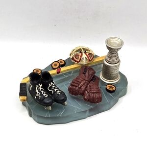 Russ Berrie Yesterdays Hockey Highlights Desk Accessory Business Card Holder